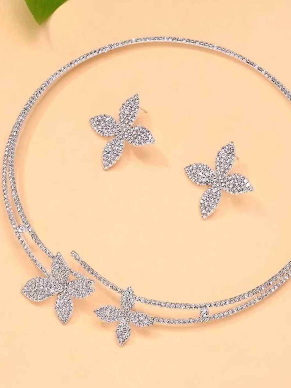 Elegant Silver-Tone Floral Necklace & Earrings Set - Picture 3 of 3
